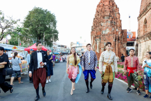 มรภ.เทพสตรี จัดงาน “สำรับกับข้าว 3 บุรี” อย่างงดงามด้วยศิลป์แห่งการจัดสำรับ บูรณาการทุกภาคส่วน ภายใต้การเป็นประธานเปิดงานของผู้ว่าราชการจังหวัดลพบุรี รวมพลัง Soft Power จากนางงาม Mister และศิลปินชื่อดัง ร่วมถ่ายทอดเสน่ห์อาหารท้องถิ่นสู่สังคม เบื้องหลังความสำเร็จเกิดจากการต่อยอดงานวิจัยภาคสนาม สู่การสร้างสรรค์ประสบการณ์อาหารไทยแบบ Fine Dining ยกระดับอาหารท้องถิ่นสู่เวที Soft Power และขับเคลื่อนสู่เศรษฐกิจสร้างสรรค์อย่างเป็นรูปธรรม