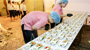 มรภ.เทพสตรี จัดงาน “สำรับกับข้าว 3 บุรี” อย่างงดงามด้วยศิลป์แห่งการจัดสำรับ บูรณาการทุกภาคส่วน ภายใต้การเป็นประธานเปิดงานของผู้ว่าราชการจังหวัดลพบุรี รวมพลัง Soft Power จากนางงาม Mister และศิลปินชื่อดัง ร่วมถ่ายทอดเสน่ห์อาหารท้องถิ่นสู่สังคม เบื้องหลังความสำเร็จเกิดจากการต่อยอดงานวิจัยภาคสนาม สู่การสร้างสรรค์ประสบการณ์อาหารไทยแบบ Fine Dining ยกระดับอาหารท้องถิ่นสู่เวที Soft Power และขับเคลื่อนสู่เศรษฐกิจสร้างสรรค์อย่างเป็นรูปธรรม