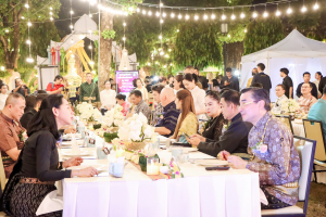 มรภ.เทพสตรี จัดงาน “สำรับกับข้าว 3 บุรี” อย่างงดงามด้วยศิลป์แห่งการจัดสำรับ บูรณาการทุกภาคส่วน ภายใต้การเป็นประธานเปิดงานของผู้ว่าราชการจังหวัดลพบุรี รวมพลัง Soft Power จากนางงาม Mister และศิลปินชื่อดัง ร่วมถ่ายทอดเสน่ห์อาหารท้องถิ่นสู่สังคม เบื้องหลังความสำเร็จเกิดจากการต่อยอดงานวิจัยภาคสนาม สู่การสร้างสรรค์ประสบการณ์อาหารไทยแบบ Fine Dining ยกระดับอาหารท้องถิ่นสู่เวที Soft Power และขับเคลื่อนสู่เศรษฐกิจสร้างสรรค์อย่างเป็นรูปธรรม