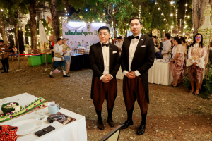 มรภ.เทพสตรี จัดงาน “สำรับกับข้าว 3 บุรี” อย่างงดงามด้วยศิลป์แห่งการจัดสำรับ บูรณาการทุกภาคส่วน ภายใต้การเป็นประธานเปิดงานของผู้ว่าราชการจังหวัดลพบุรี รวมพลัง Soft Power จากนางงาม Mister และศิลปินชื่อดัง ร่วมถ่ายทอดเสน่ห์อาหารท้องถิ่นสู่สังคม เบื้องหลังความสำเร็จเกิดจากการต่อยอดงานวิจัยภาคสนาม สู่การสร้างสรรค์ประสบการณ์อาหารไทยแบบ Fine Dining ยกระดับอาหารท้องถิ่นสู่เวที Soft Power และขับเคลื่อนสู่เศรษฐกิจสร้างสรรค์อย่างเป็นรูปธรรม