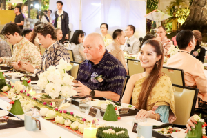 มรภ.เทพสตรี จัดงาน “สำรับกับข้าว 3 บุรี” อย่างงดงามด้วยศิลป์แห่งการจัดสำรับ บูรณาการทุกภาคส่วน ภายใต้การเป็นประธานเปิดงานของผู้ว่าราชการจังหวัดลพบุรี รวมพลัง Soft Power จากนางงาม Mister และศิลปินชื่อดัง ร่วมถ่ายทอดเสน่ห์อาหารท้องถิ่นสู่สังคม เบื้องหลังความสำเร็จเกิดจากการต่อยอดงานวิจัยภาคสนาม สู่การสร้างสรรค์ประสบการณ์อาหารไทยแบบ Fine Dining ยกระดับอาหารท้องถิ่นสู่เวที Soft Power และขับเคลื่อนสู่เศรษฐกิจสร้างสรรค์อย่างเป็นรูปธรรม