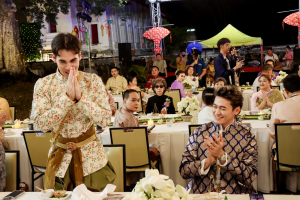 มรภ.เทพสตรี จัดงาน “สำรับกับข้าว 3 บุรี” อย่างงดงามด้วยศิลป์แห่งการจัดสำรับ บูรณาการทุกภาคส่วน ภายใต้การเป็นประธานเปิดงานของผู้ว่าราชการจังหวัดลพบุรี รวมพลัง Soft Power จากนางงาม Mister และศิลปินชื่อดัง ร่วมถ่ายทอดเสน่ห์อาหารท้องถิ่นสู่สังคม เบื้องหลังความสำเร็จเกิดจากการต่อยอดงานวิจัยภาคสนาม สู่การสร้างสรรค์ประสบการณ์อาหารไทยแบบ Fine Dining ยกระดับอาหารท้องถิ่นสู่เวที Soft Power และขับเคลื่อนสู่เศรษฐกิจสร้างสรรค์อย่างเป็นรูปธรรม