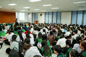 กองพัฒนานักศึกษา จัดประชุมชี้แจงแนวทางการกู้ยืมเงิน กยศ. ภาคเรียนที่ 1/2569 สำหรับกลุ่มผู้กู้ต่อเนื่อง มุ่งเน้นความเข้าใจในหลักเกณฑ์และระเบียบปฏิบัติ