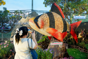 อธิการบดี มรภ.เทพสตรี นำคณะผู้บริหาร เยี่ยมชมเทศกาลกินปลาและของดีเมืองสิงห์ ประจำปี พ.ศ. 2569 พร้อมศึกษาอัตลักษณ์อาหารพื้นถิ่น ต่อยอดโครงการ 