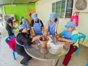 ศูนย์ส่งเสริมการจัดการศึกษาตามพระบรมราโชบาย มรภ.เทพสตรี รุกพื้นที่ ต.บางงา จัดอบรม 