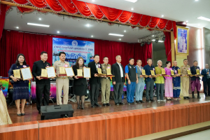 อธิการบดี มรภ.เทพสตรี รับรางวัลเชิดชูเกียรติ 