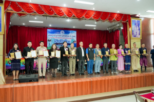 อธิการบดี มรภ.เทพสตรี รับรางวัลเชิดชูเกียรติ 