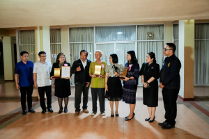 อธิการบดี มรภ.เทพสตรี รับรางวัลเชิดชูเกียรติ 