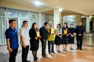 อธิการบดี มรภ.เทพสตรี รับรางวัลเชิดชูเกียรติ 