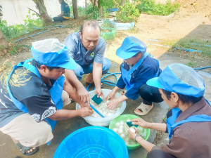 ศูนย์ส่งเสริมการจัดการศึกษาตามพระบรมราโชบาย น้อมนำศาสตร์พระราชาลงพื้นที่สิงห์บุรี จัดอบรมไข่เค็มใบเตยดินสอพอง เสริมสร้างอาชีพและเศรษฐกิจฐานรากอย่างยั่งยืน