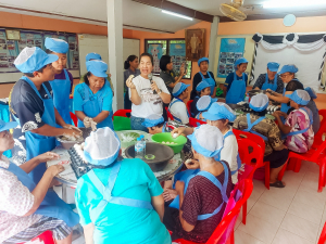 ศูนย์ส่งเสริมการจัดการศึกษาตามพระบรมราโชบาย น้อมนำศาสตร์พระราชาลงพื้นที่สิงห์บุรี จัดอบรมไข่เค็มใบเตยดินสอพอง เสริมสร้างอาชีพและเศรษฐกิจฐานรากอย่างยั่งยืน