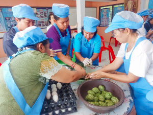 ศูนย์ส่งเสริมการจัดการศึกษาตามพระบรมราโชบาย น้อมนำศาสตร์พระราชาลงพื้นที่สิงห์บุรี จัดอบรมไข่เค็มใบเตยดินสอพอง เสริมสร้างอาชีพและเศรษฐกิจฐานรากอย่างยั่งยืน