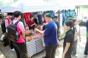 คณะมนุษยศาสตร์ฯ รุกกระตุ้นเศรษฐกิจสร้างสรรค์ จัดอบรมพัฒนาทักษะ นักเล่าเรื่องและนักออกแบบหัตถศิลป์ริมน้ำ ณ ตลาดต้าน้ำโบราณบ้านต้นตาล
