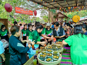 คณะมนุษยศาสตร์ฯ รุกกระตุ้นเศรษฐกิจสร้างสรรค์ จัดอบรมพัฒนาทักษะ นักเล่าเรื่องและนักออกแบบหัตถศิลป์ริมน้ำ ณ ตลาดต้าน้ำโบราณบ้านต้นตาล