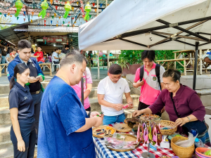 คณะมนุษยศาสตร์ฯ รุกกระตุ้นเศรษฐกิจสร้างสรรค์ จัดอบรมพัฒนาทักษะ นักเล่าเรื่องและนักออกแบบหัตถศิลป์ริมน้ำ ณ ตลาดต้าน้ำโบราณบ้านต้นตาล