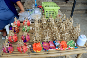 คณะมนุษยศาสตร์ฯ รุกกระตุ้นเศรษฐกิจสร้างสรรค์ จัดอบรมพัฒนาทักษะ นักเล่าเรื่องและนักออกแบบหัตถศิลป์ริมน้ำ ณ ตลาดต้าน้ำโบราณบ้านต้นตาล