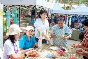 คณะมนุษยศาสตร์ฯ รุกกระตุ้นเศรษฐกิจสร้างสรรค์ จัดอบรมพัฒนาทักษะ นักเล่าเรื่องและนักออกแบบหัตถศิลป์ริมน้ำ ณ ตลาดต้าน้ำโบราณบ้านต้นตาล