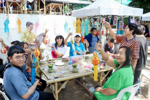 คณะมนุษยศาสตร์ฯ รุกกระตุ้นเศรษฐกิจสร้างสรรค์ จัดอบรมพัฒนาทักษะ นักเล่าเรื่องและนักออกแบบหัตถศิลป์ริมน้ำ ณ ตลาดต้าน้ำโบราณบ้านต้นตาล