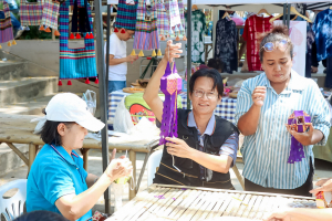 คณะมนุษยศาสตร์ฯ รุกกระตุ้นเศรษฐกิจสร้างสรรค์ จัดอบรมพัฒนาทักษะ นักเล่าเรื่องและนักออกแบบหัตถศิลป์ริมน้ำ ณ ตลาดต้าน้ำโบราณบ้านต้นตาล