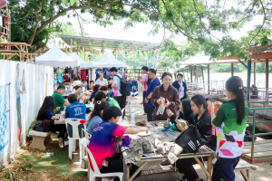 คณะมนุษยศาสตร์ฯ รุกกระตุ้นเศรษฐกิจสร้างสรรค์ จัดอบรมพัฒนาทักษะ นักเล่าเรื่องและนักออกแบบหัตถศิลป์ริมน้ำ ณ ตลาดต้าน้ำโบราณบ้านต้นตาล