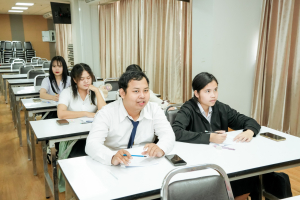 คณะเทคโนโลยีสารสนเทศ ติวเข้มสมรรถนะภาษาอังกฤษนักศึกษาปี 4 มุ่งยกระดับทักษะตามมาตรฐาน CEFR เพิ่มโอกาสสู่ตลาดงานสากล