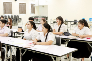 สาขาวิชาภาษาไทย คณะมนุษยศาสตร์ฯ ผนึกกำลังภาคีเครือข่าย จัดอบรมประชันกลอนสด วรรณศิลป์เทพสตรี มุ่งสืบสานและพัฒนานวัตกรรมการประพันธ์