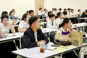 สาขาวิชาภาษาไทย คณะมนุษยศาสตร์ฯ ผนึกกำลังภาคีเครือข่าย จัดอบรมประชันกลอนสด วรรณศิลป์เทพสตรี มุ่งสืบสานและพัฒนานวัตกรรมการประพันธ์