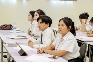 สาขาวิชาภาษาไทย คณะมนุษยศาสตร์ฯ ผนึกกำลังภาคีเครือข่าย จัดอบรมประชันกลอนสด วรรณศิลป์เทพสตรี มุ่งสืบสานและพัฒนานวัตกรรมการประพันธ์