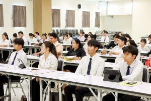 สาขาวิชาภาษาไทย คณะมนุษยศาสตร์ฯ ผนึกกำลังภาคีเครือข่าย จัดอบรมประชันกลอนสด วรรณศิลป์เทพสตรี มุ่งสืบสานและพัฒนานวัตกรรมการประพันธ์