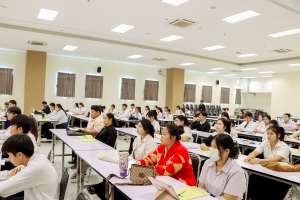 สาขาวิชาภาษาไทย คณะมนุษยศาสตร์ฯ ผนึกกำลังภาคีเครือข่าย จัดอบรมประชันกลอนสด วรรณศิลป์เทพสตรี มุ่งสืบสานและพัฒนานวัตกรรมการประพันธ์