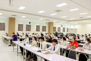 สาขาวิชาภาษาไทย คณะมนุษยศาสตร์ฯ ผนึกกำลังภาคีเครือข่าย จัดอบรมประชันกลอนสด วรรณศิลป์เทพสตรี มุ่งสืบสานและพัฒนานวัตกรรมการประพันธ์