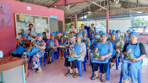 ศูนย์ส่งเสริมการจัดการศึกษาตามพระบรมราโชบาย มรภ.เทพสตรี ขยายผลศาสตร์พระราชา ลงพื้นที่ ต.โพสังโฆ จัดอบรมการทำไข่เค็มใบเตยดินสอพอง เสริมสร้างรายได้ยั่งยืน