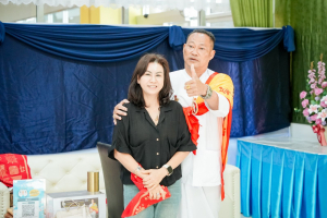 มรภ.เทพสตรี ผนึกกำลัง อาจารย์แห้ว จัดดูดวงการกุศล ยอดบริจาคพุ่งกว่า 2 แสนบาท! หนุ่ม กะลา - จ๊ะโอ๋ ร่วมปันน้ำใจมอบทุนการศึกษา 1 แสนบาท