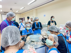 คณะวิทยาศาสตร์ฯ ขยายผลงานวิจัยสู่ชุมชน จัดอบรมแปรรูปสินค้าเกษตรปลอดภัย ชูเมนู ปลาส้มเสริมข้าวแดง และปลาส้มฟักเสริมข้าวแดง ยกระดับเศรษฐกิจฐานราก