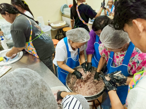 คณะวิทยาศาสตร์ฯ ขยายผลงานวิจัยสู่ชุมชน จัดอบรมแปรรูปสินค้าเกษตรปลอดภัย ชูเมนู ปลาส้มเสริมข้าวแดง และปลาส้มฟักเสริมข้าวแดง ยกระดับเศรษฐกิจฐานราก