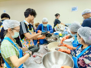 คณะวิทยาศาสตร์ฯ ขยายผลงานวิจัยสู่ชุมชน จัดอบรมแปรรูปสินค้าเกษตรปลอดภัย ชูเมนู ปลาส้มเสริมข้าวแดง และปลาส้มฟักเสริมข้าวแดง ยกระดับเศรษฐกิจฐานราก