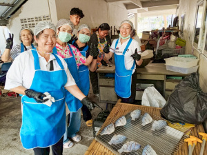 คณะวิทยาศาสตร์ฯ ขยายผลงานวิจัยสู่ชุมชน จัดอบรมแปรรูปสินค้าเกษตรปลอดภัย ชูเมนู ปลาส้มเสริมข้าวแดง และปลาส้มฟักเสริมข้าวแดง ยกระดับเศรษฐกิจฐานราก