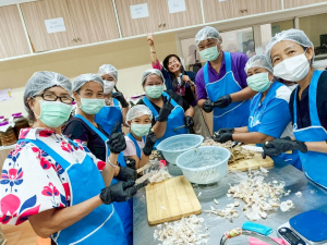 คณะวิทยาศาสตร์ฯ ขยายผลงานวิจัยสู่ชุมชน จัดอบรมแปรรูปสินค้าเกษตรปลอดภัย ชูเมนู ปลาส้มเสริมข้าวแดง และปลาส้มฟักเสริมข้าวแดง ยกระดับเศรษฐกิจฐานราก