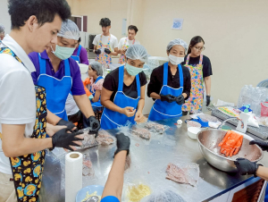 คณะวิทยาศาสตร์ฯ ขยายผลงานวิจัยสู่ชุมชน จัดอบรมแปรรูปสินค้าเกษตรปลอดภัย ชูเมนู ปลาส้มเสริมข้าวแดง และปลาส้มฟักเสริมข้าวแดง ยกระดับเศรษฐกิจฐานราก