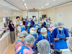 คณะวิทยาศาสตร์ฯ ขยายผลงานวิจัยสู่ชุมชน จัดอบรมแปรรูปสินค้าเกษตรปลอดภัย ชูเมนู ปลาส้มเสริมข้าวแดง และปลาส้มฟักเสริมข้าวแดง ยกระดับเศรษฐกิจฐานราก