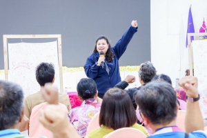 คณะมนุษยศาสตร์ฯ จัดอบรมการสร้างสรรค์ผ้าบาติกและผ้ามัดย้อม เสริมสร้างสุขภาวะและศักยภาพผู้สูงอายุอย่างยั่งยืน