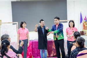 คณะมนุษยศาสตร์ฯ จัดอบรมการสร้างสรรค์ผ้าบาติกและผ้ามัดย้อม เสริมสร้างสุขภาวะและศักยภาพผู้สูงอายุอย่างยั่งยืน