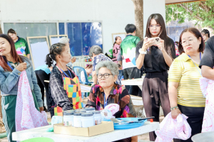คณะมนุษยศาสตร์ฯ จัดอบรมการสร้างสรรค์ผ้าบาติกและผ้ามัดย้อม เสริมสร้างสุขภาวะและศักยภาพผู้สูงอายุอย่างยั่งยืน