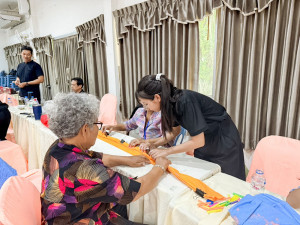 คณะมนุษยศาสตร์ฯ จัดอบรมการสร้างสรรค์ผ้าบาติกและผ้ามัดย้อม เสริมสร้างสุขภาวะและศักยภาพผู้สูงอายุอย่างยั่งยืน