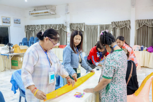 คณะมนุษยศาสตร์ฯ จัดอบรมการสร้างสรรค์ผ้าบาติกและผ้ามัดย้อม เสริมสร้างสุขภาวะและศักยภาพผู้สูงอายุอย่างยั่งยืน