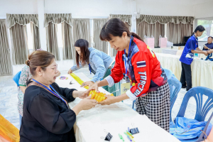 คณะมนุษยศาสตร์ฯ จัดอบรมการสร้างสรรค์ผ้าบาติกและผ้ามัดย้อม เสริมสร้างสุขภาวะและศักยภาพผู้สูงอายุอย่างยั่งยืน