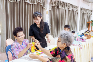 คณะมนุษยศาสตร์ฯ จัดอบรมการสร้างสรรค์ผ้าบาติกและผ้ามัดย้อม เสริมสร้างสุขภาวะและศักยภาพผู้สูงอายุอย่างยั่งยืน