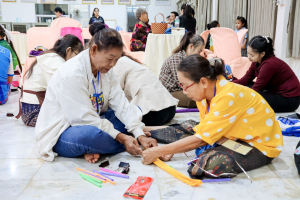 คณะมนุษยศาสตร์ฯ จัดอบรมการสร้างสรรค์ผ้าบาติกและผ้ามัดย้อม เสริมสร้างสุขภาวะและศักยภาพผู้สูงอายุอย่างยั่งยืน