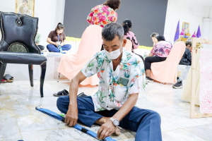 คณะมนุษยศาสตร์ฯ จัดอบรมการสร้างสรรค์ผ้าบาติกและผ้ามัดย้อม เสริมสร้างสุขภาวะและศักยภาพผู้สูงอายุอย่างยั่งยืน