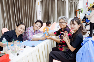 คณะมนุษยศาสตร์ฯ จัดอบรมการสร้างสรรค์ผ้าบาติกและผ้ามัดย้อม เสริมสร้างสุขภาวะและศักยภาพผู้สูงอายุอย่างยั่งยืน